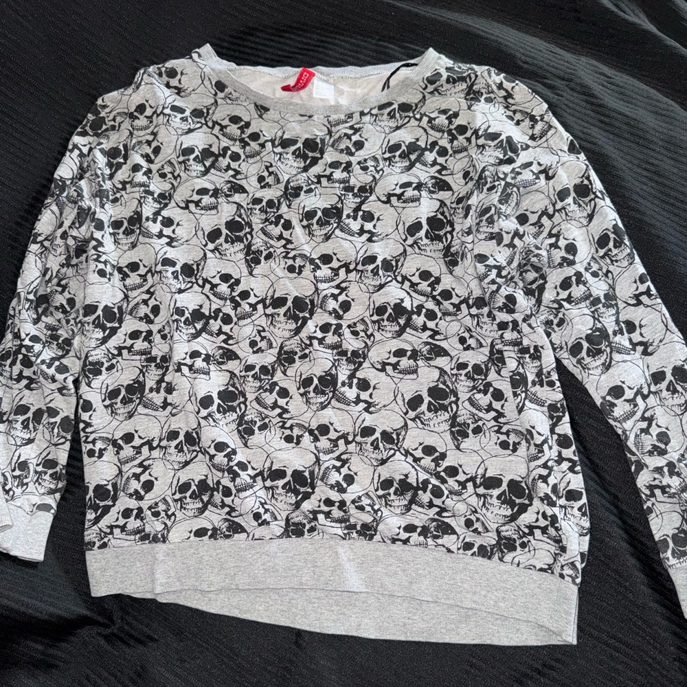 Long sleeve shirt with skull design (H&M)